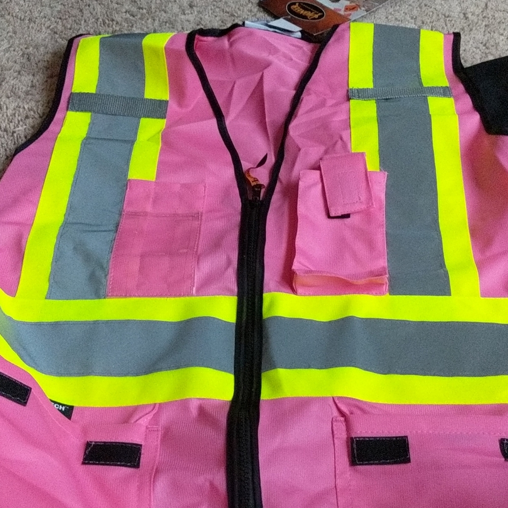 Women's Pioneer Safety Vest w/ Willochra glasses